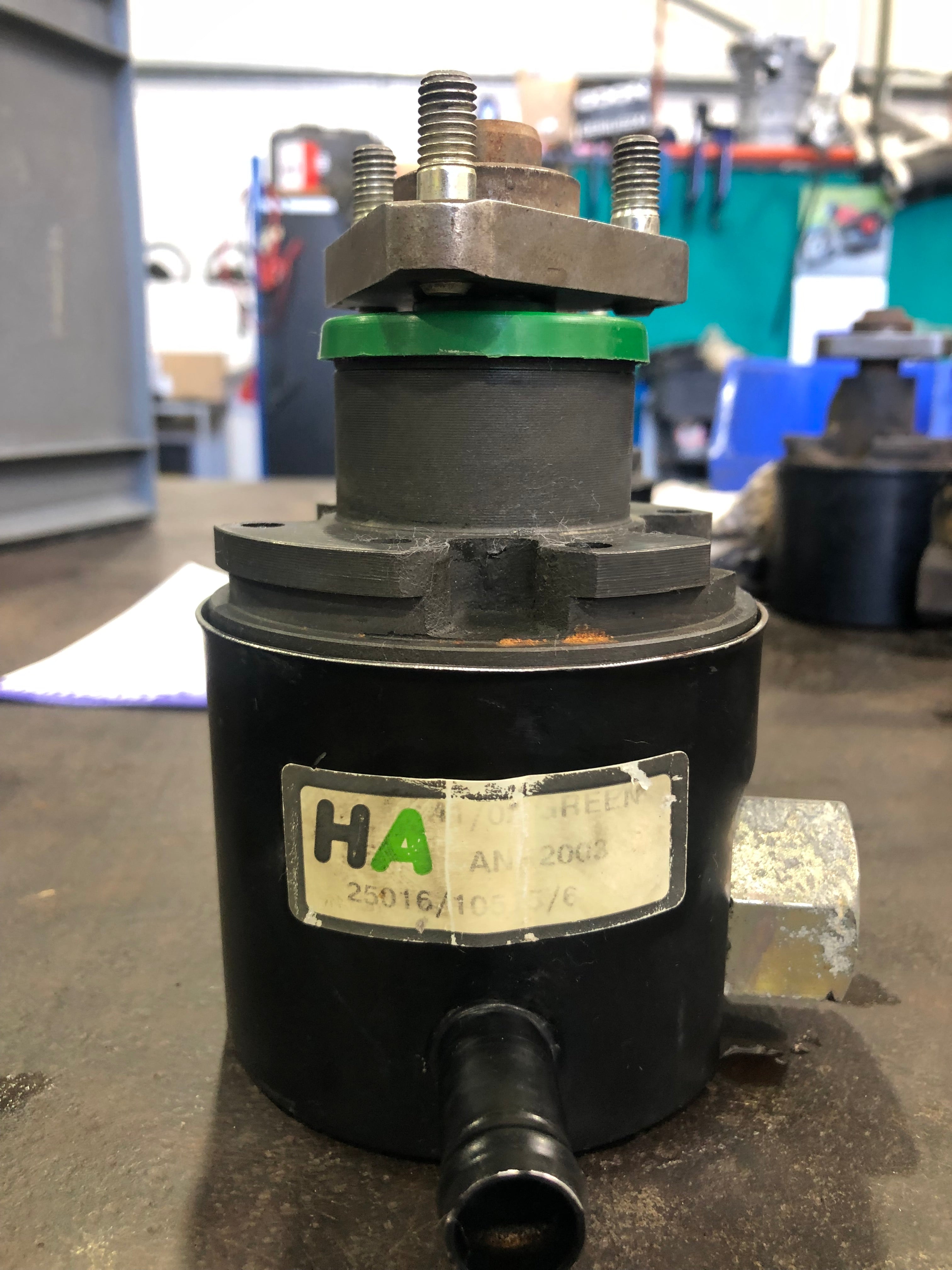 ANR2003 - USED POWER STEERING PUMP. FITS EARLY LAND ROVER DEFENDER 1987-2006