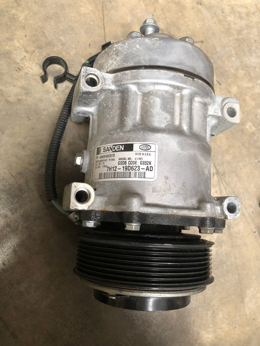 LR031453 LAND ROVER DEFENDER 2.2 AIRCON COMPRESSOR.